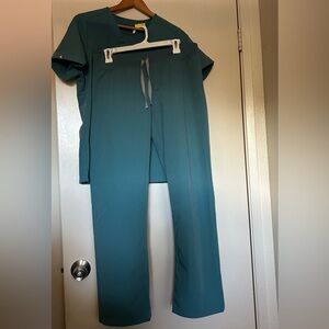 Figs Hydrogreen Scrub Set